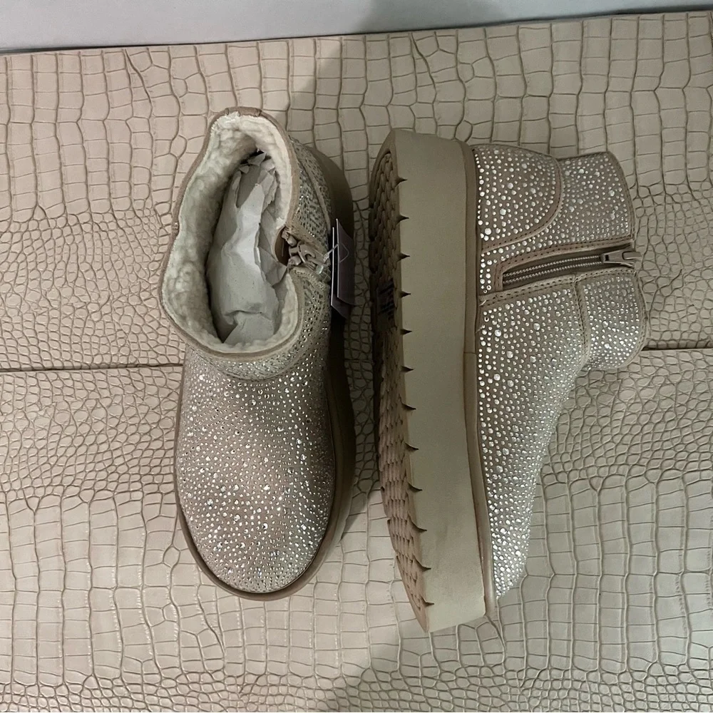 Wild Fable Beige Missy Platform Rhinestone Memory Foam Insole Fall Winter Boots